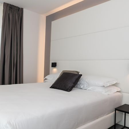 J44 Lifestyle Hotel Lido di Jesolo Exterior foto A room at the hotel