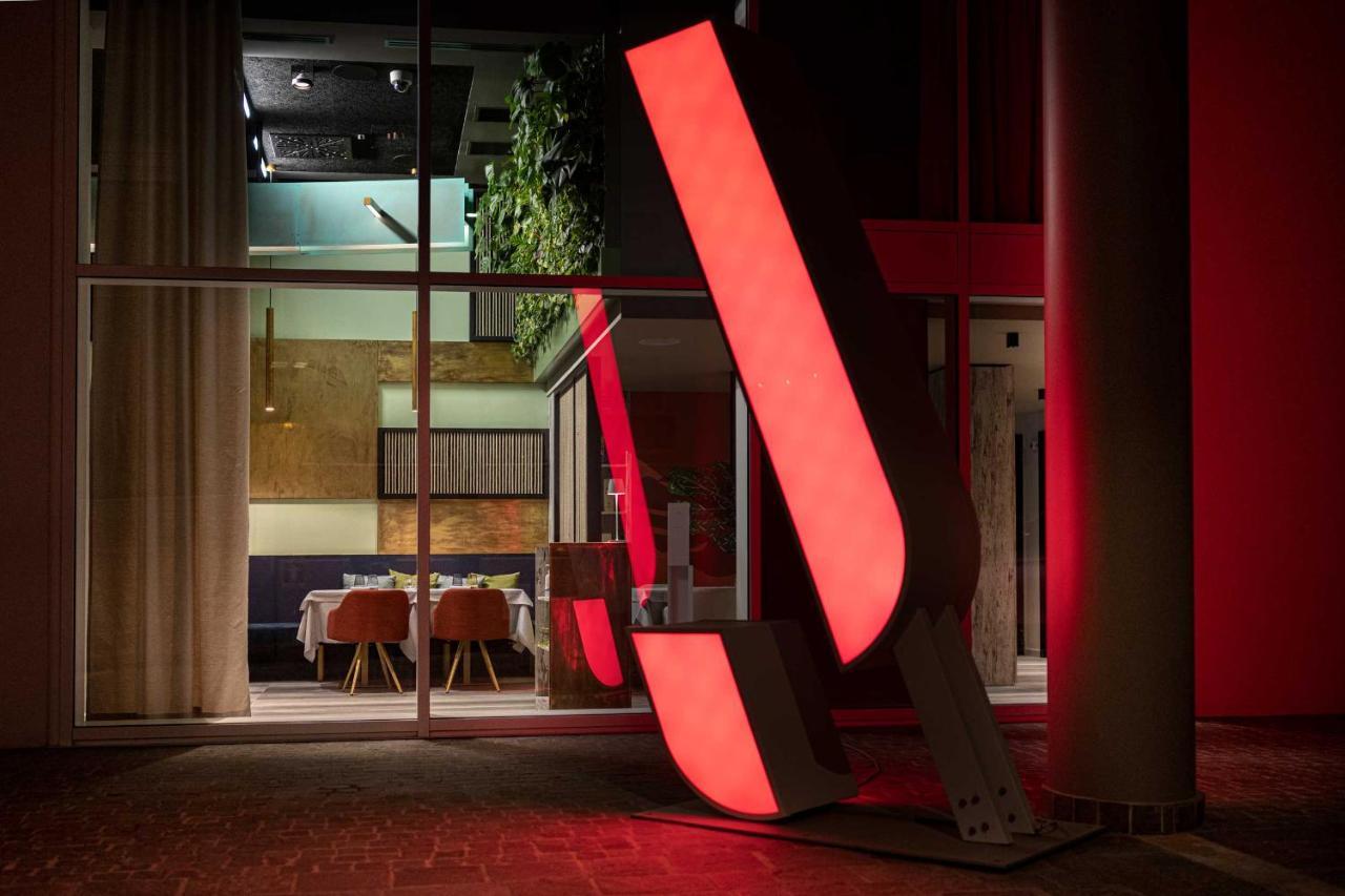 J44 Lifestyle Hotel Lido di Jesolo Exterior foto The restaurant