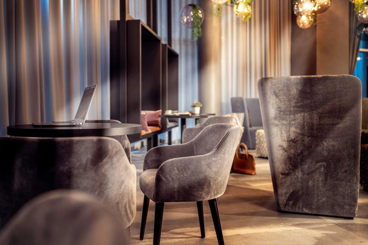 J44 Lifestyle Hotel Lido di Jesolo Exterior foto The lounge at the airport