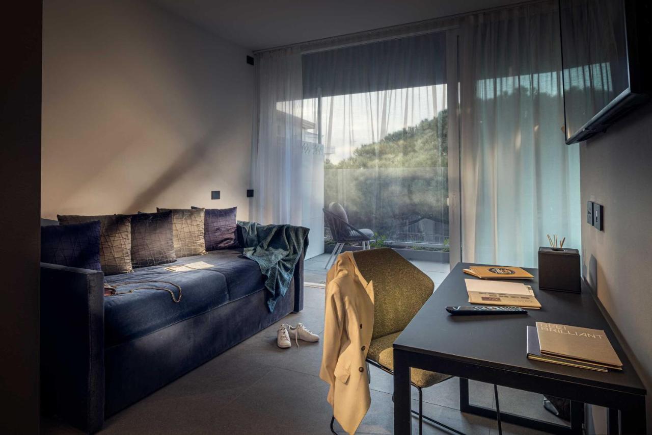 J44 Lifestyle Hotel Lido di Jesolo Exterior foto A room at the hotel