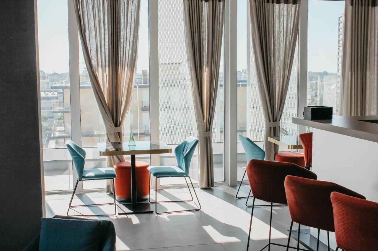 J44 Lifestyle Hotel Lido di Jesolo Exterior foto The Sky Bar