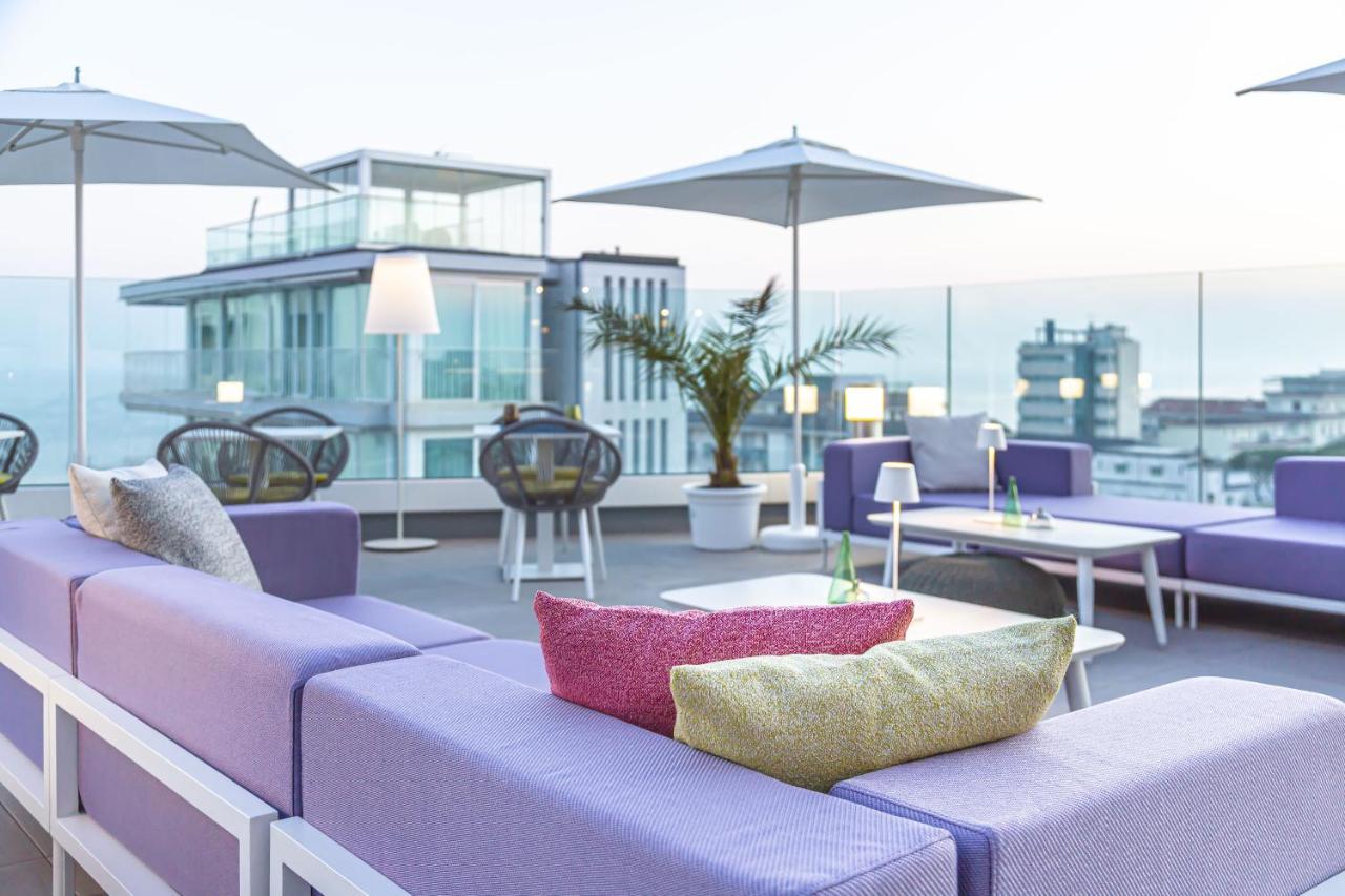 J44 Lifestyle Hotel Lido di Jesolo Exterior foto The rooftop bar