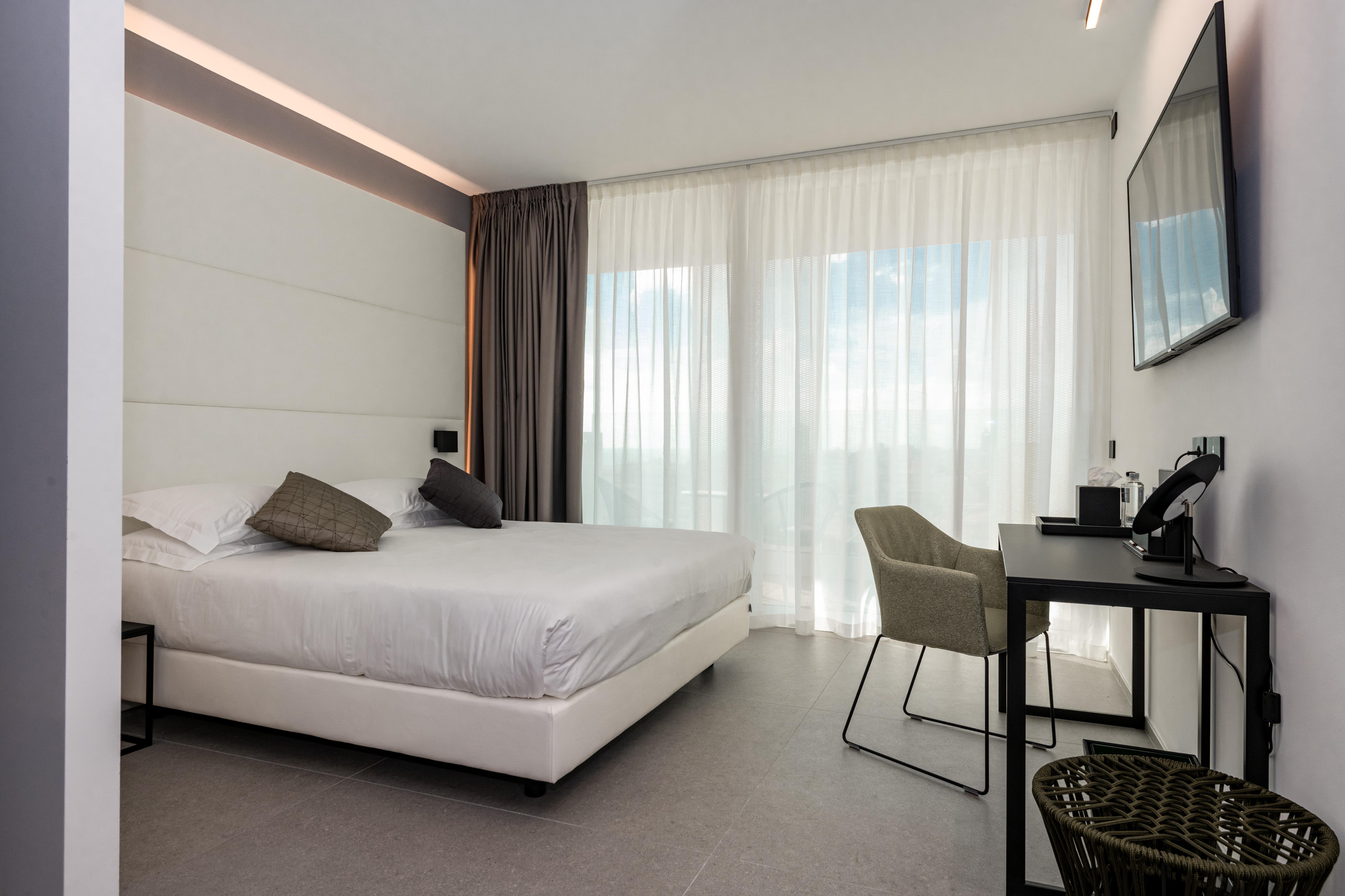 J44 Lifestyle Hotel Lido di Jesolo Exterior foto A room at the hotel