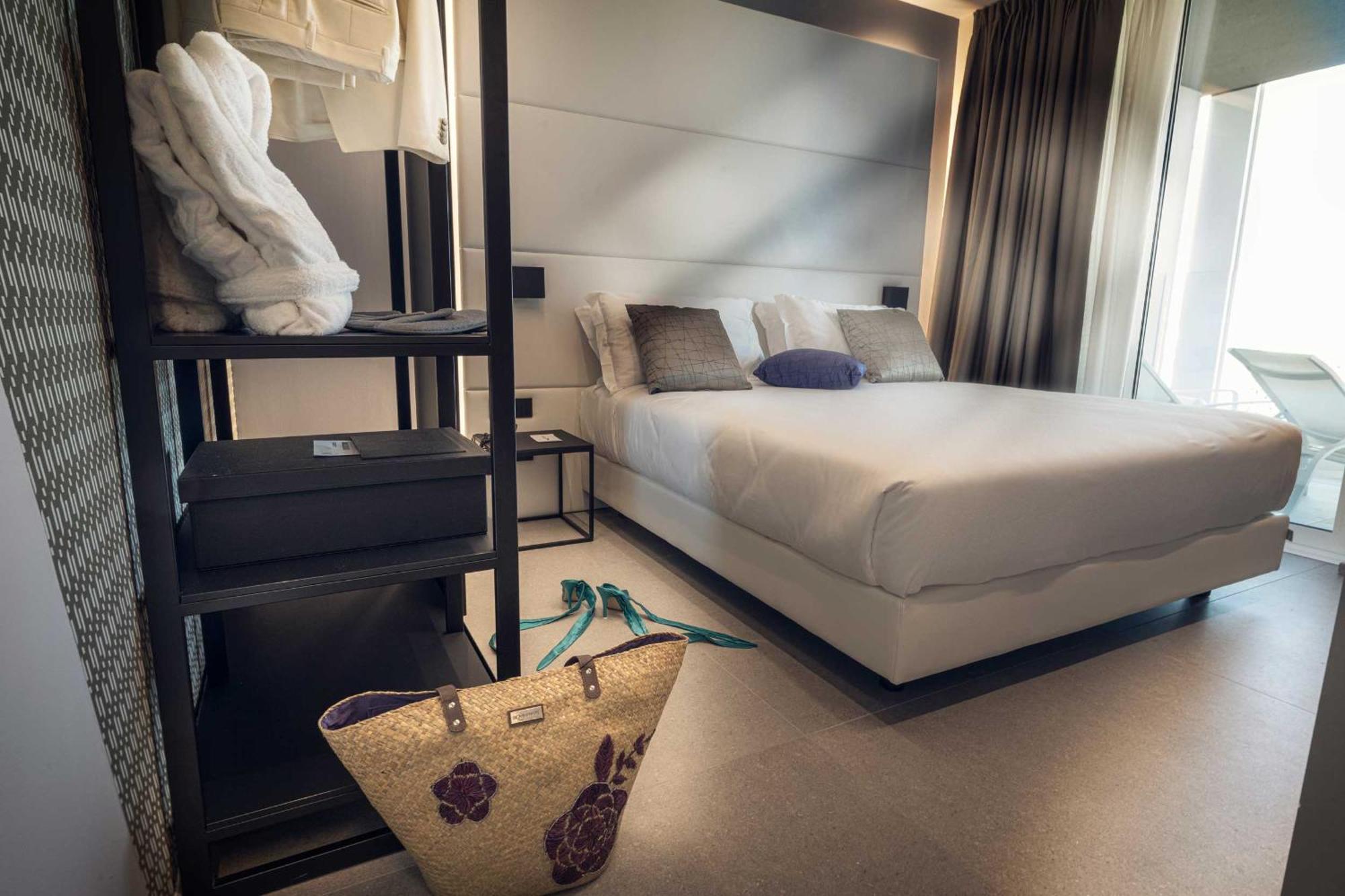 J44 Lifestyle Hotel Lido di Jesolo Exterior foto