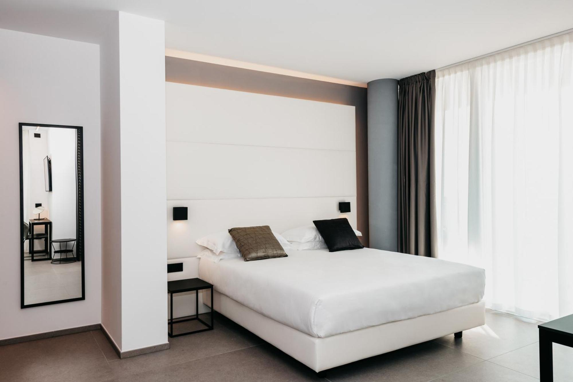 J44 Lifestyle Hotel Lido di Jesolo Exterior foto A room at the hotel